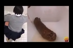 Азиатская девушка какает в общественном туалете 3