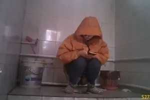 Скрытая камера в женском туалете где-то в Азии 3